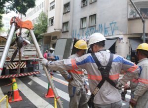 Procon paulistano aplica multa milionária à Enel por apagões na capital