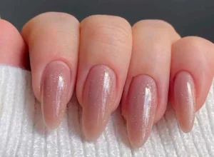 Quatro cuidados essenciais antes do alongamento em gel evitam danos às unhas