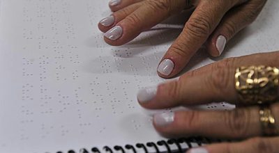 Reabilitação visual no Brasil enfrenta desafio de visibilidade e aposta na tecnologia