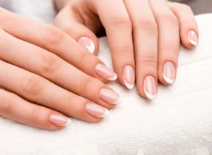 Receita caseira simples com azeite ajuda a cuidar de unhas quebradiças