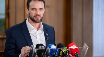 Salário mínimo deve subir para R$ 1.741 em 2027 com ganho real