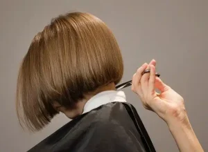 Três cortes de cabelo estratégicos para suavizar o grisalho e modernizar o visual