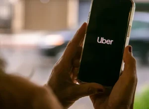 Uber atualiza lista de veículos permitidos nas categorias Comfort e Black para 2027