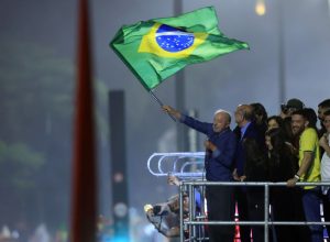Vitória de Lula na reeleição recebe cumprimentos e acenos de líderes internacionais